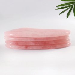 Gua Sha Massageredskab i Naturlig Rosakvarts - 11,5 cm.