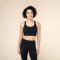 Niyama Essentials Sports BH med krydsede stropper - Sort