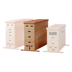 Plint i massivt knastfrit nletr med gte koskind p lget