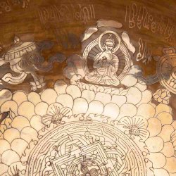 Bodhi Tibetansk hndlavet Klangskl med 5 Buddha indgraveringer -  32 cm.
