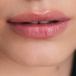 IDUN Minerals Lipgloss, Felicia 004 Metallisk Pon Pink, Vegansk - 6 ml.