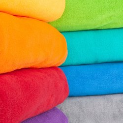 Asana Yogatppe i fleece med broderi - 140 x 200 cm.